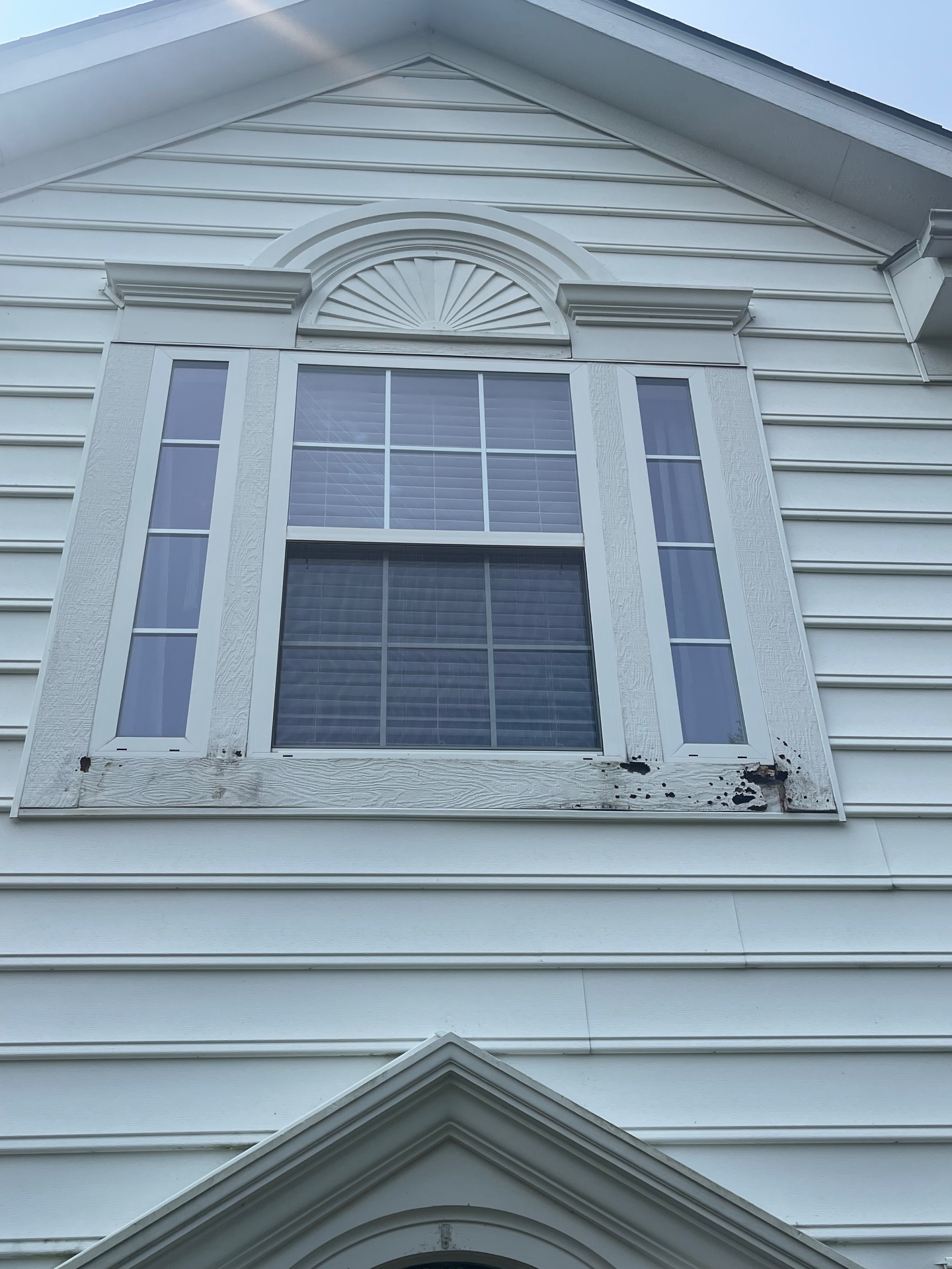 Damaged exterior trim with rotten wood before repair